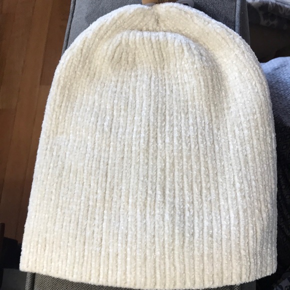 American Eagle Outfitters Accessories - American Eagle 🦅 AE Cream Hat Chenille